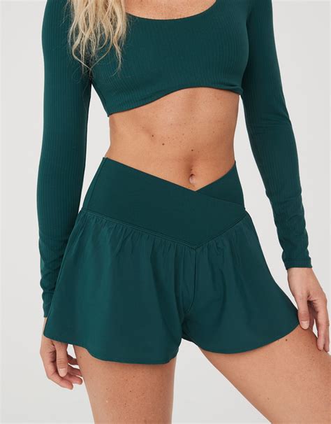 Offline by aerie real me crossover flowy short - Shop Women's aerie Green Size S Athletic Shorts at a discounted price at Poshmark. Description: ⭐️ COLOR: Green Envy ⭐️ SIGN UP AND USE CODE NICOLEBRIANNE28 for $10 off your first Poshmark order! - only worn a couple times, in great condition - color is a true kelly green; please refer to the second …